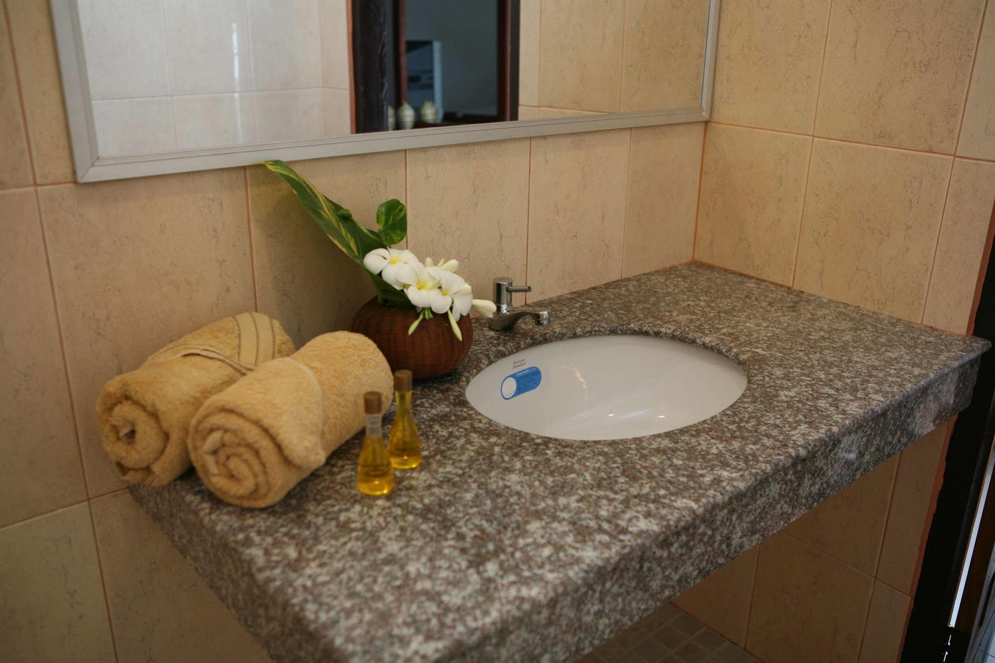 Alisa Guesthouse Паксе Екстериор снимка