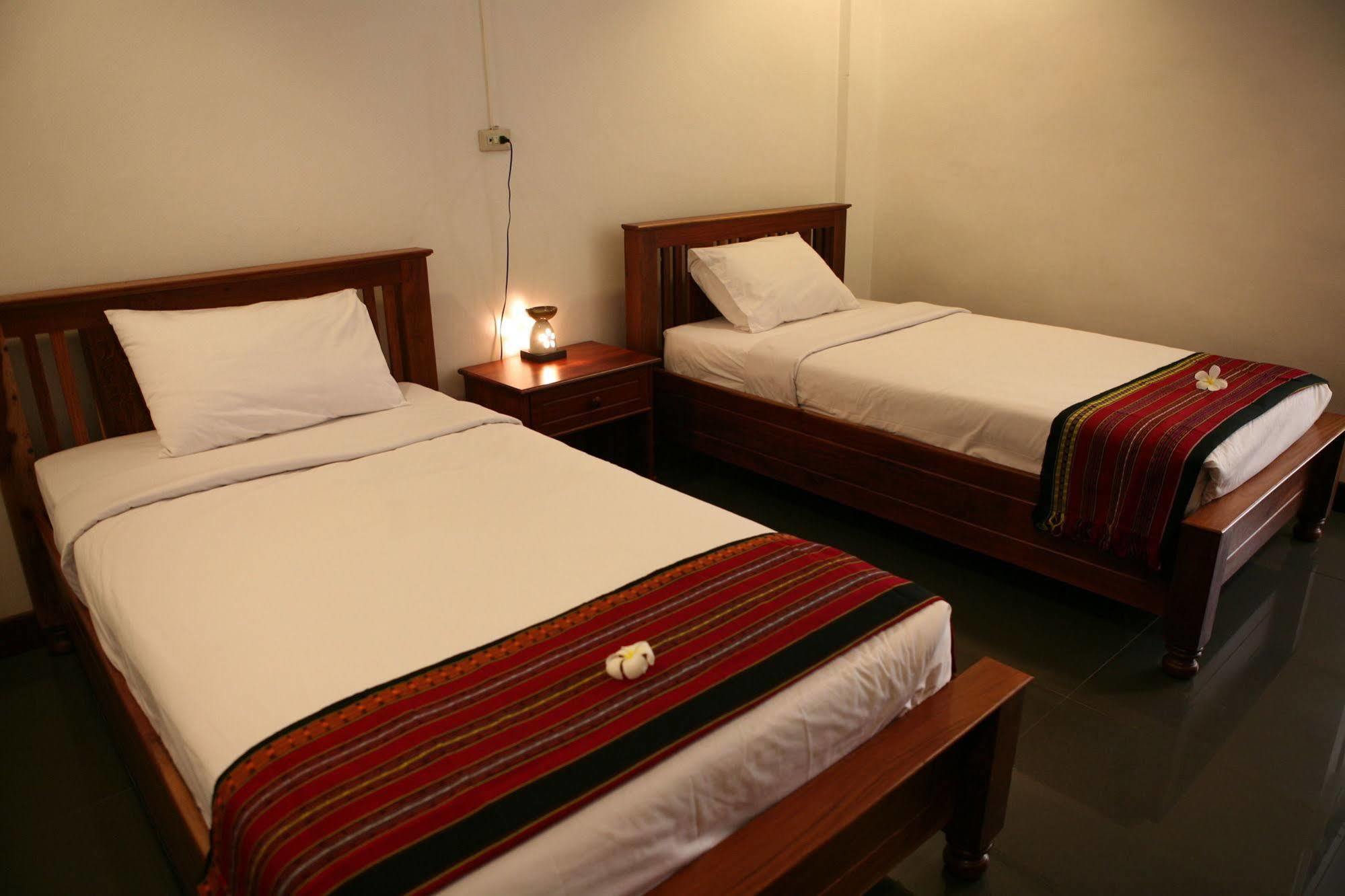 Alisa Guesthouse Паксе Екстериор снимка