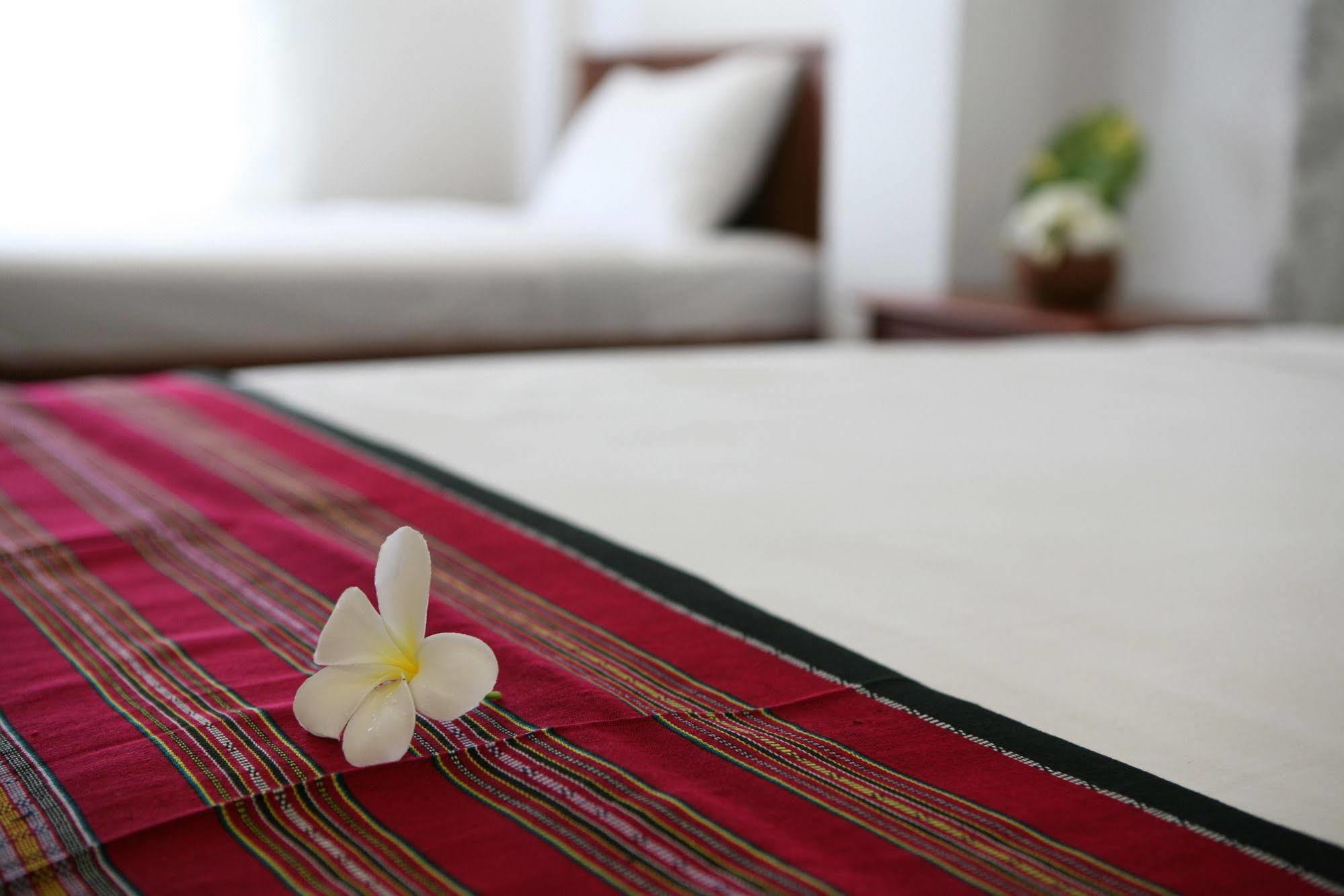 Alisa Guesthouse Паксе Екстериор снимка